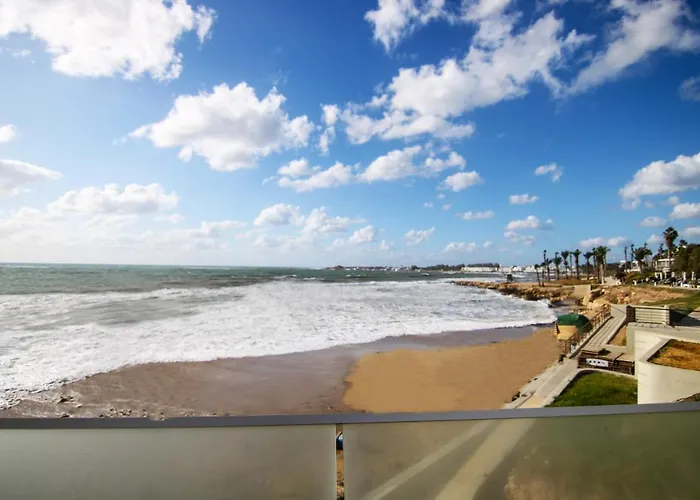 Phaedrus Living: Seaside Modern Flat Limnaria 123