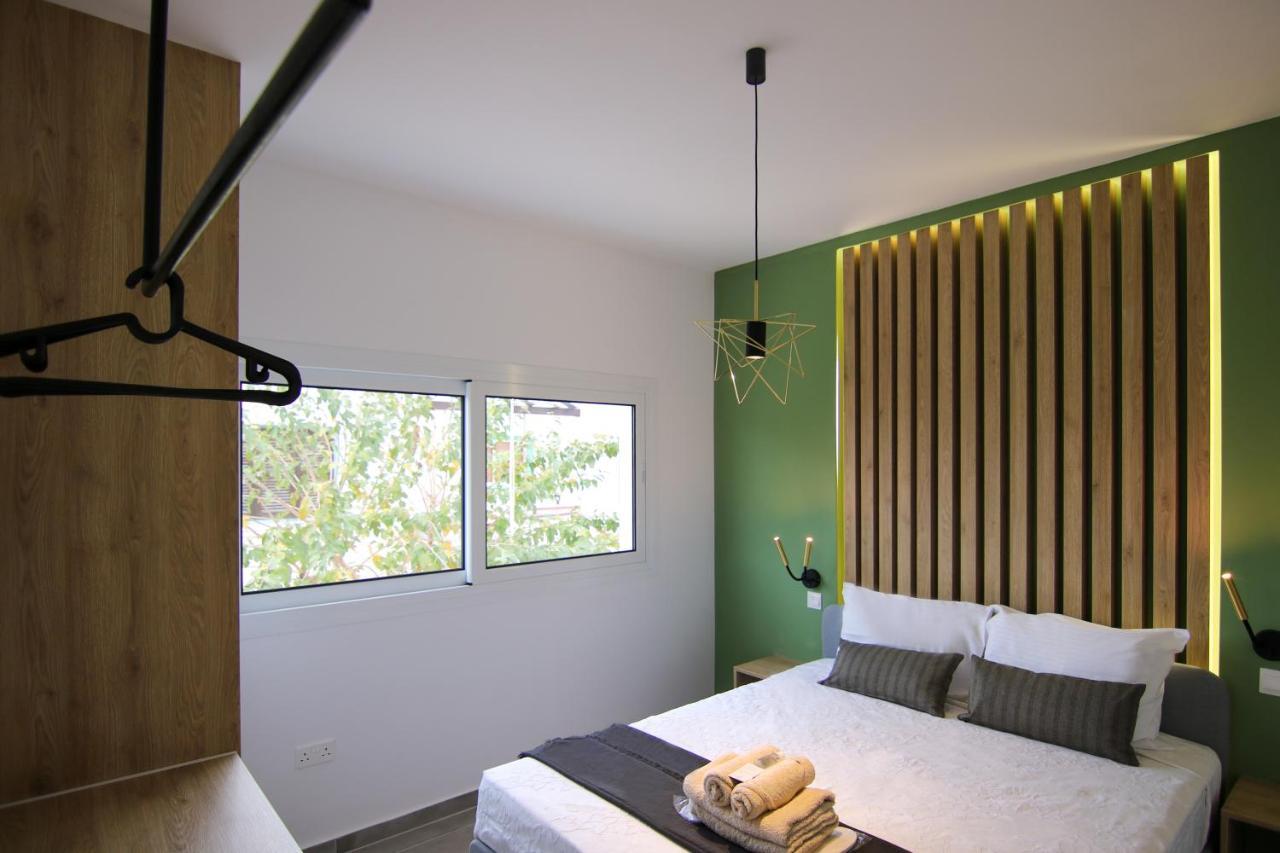 Phaedrus Living: Seaside Modern Flat Limnaria 123 *