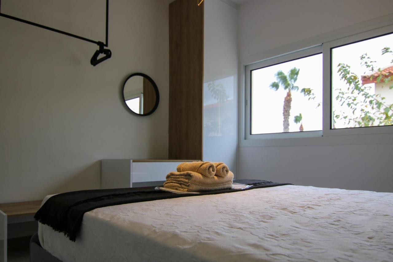 Apartment Phaedrus Living: Seaside Modern Flat Limnaria 123