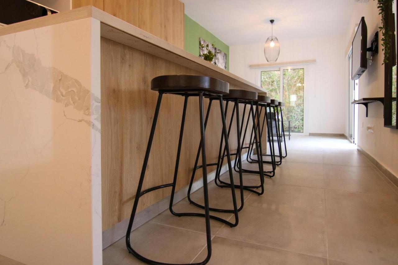 Apartment Phaedrus Living: Seaside Modern Flat Limnaria 123