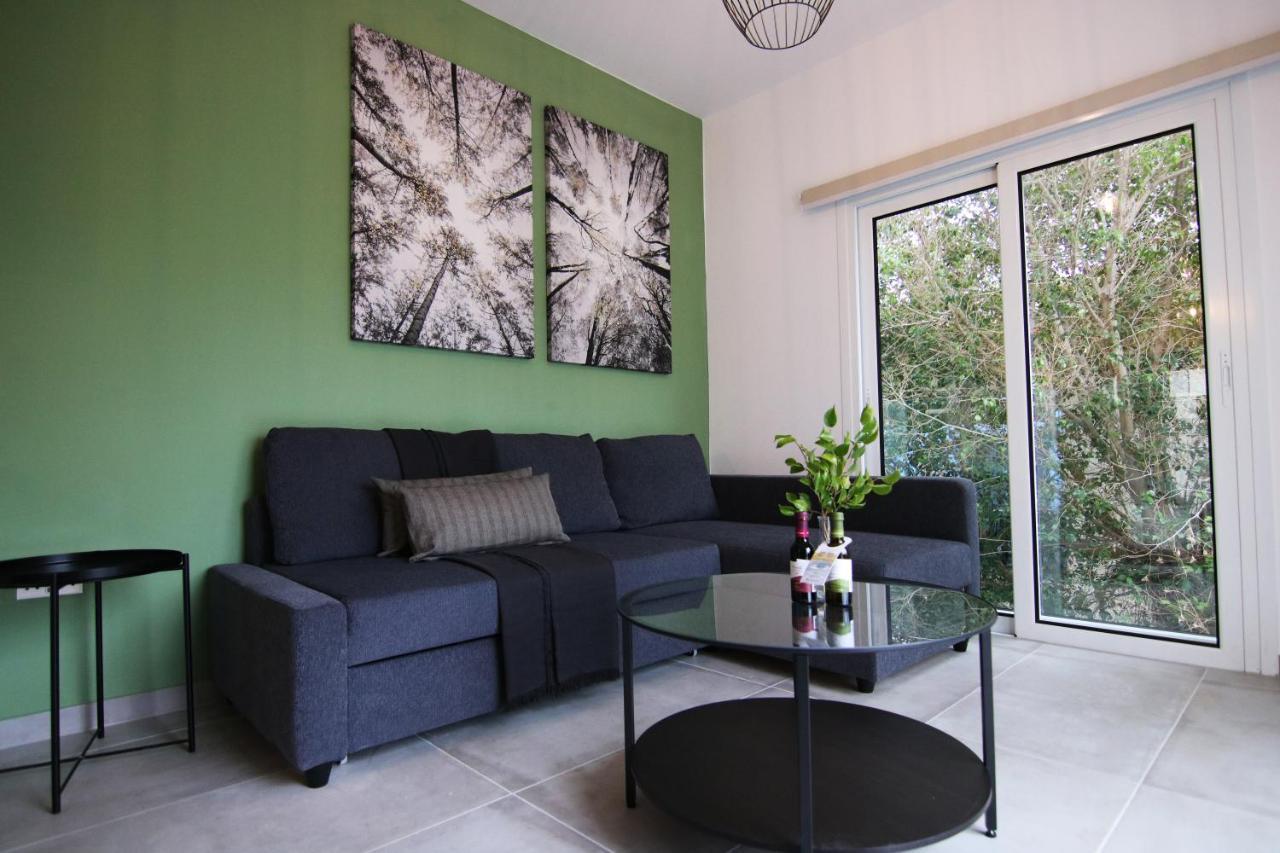 Apartment Phaedrus Living: Seaside Modern Flat Limnaria 123