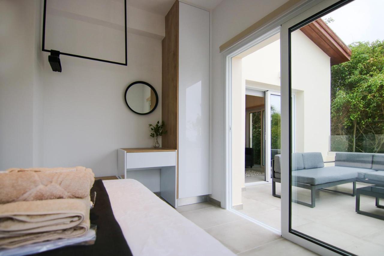 Apartment Phaedrus Living: Seaside Modern Flat Limnaria 123 *