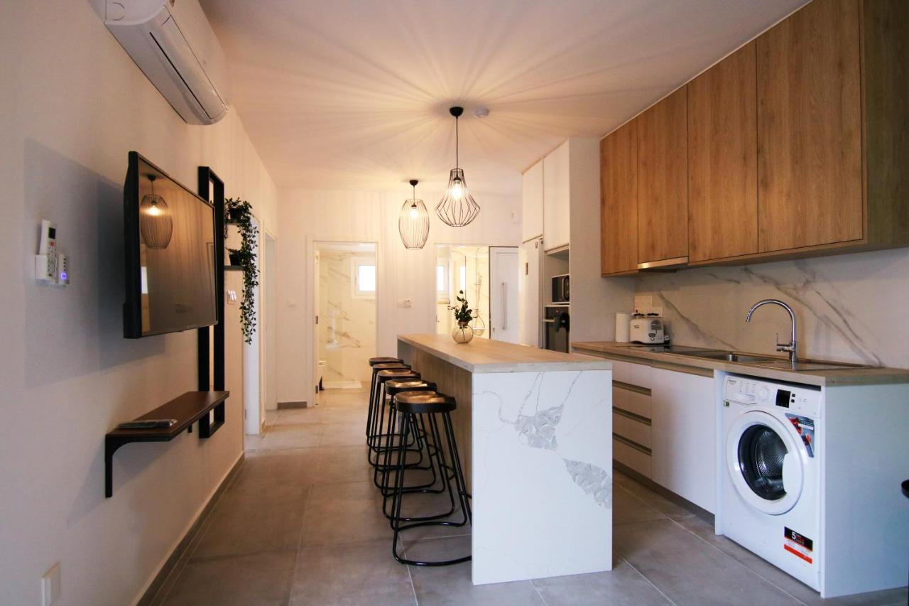 Phaedrus Living: Seaside Modern Flat Limnaria 123 *