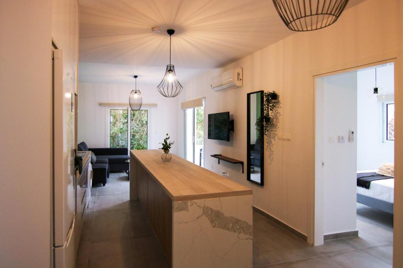 Phaedrus Living: Seaside Modern Flat Limnaria 123