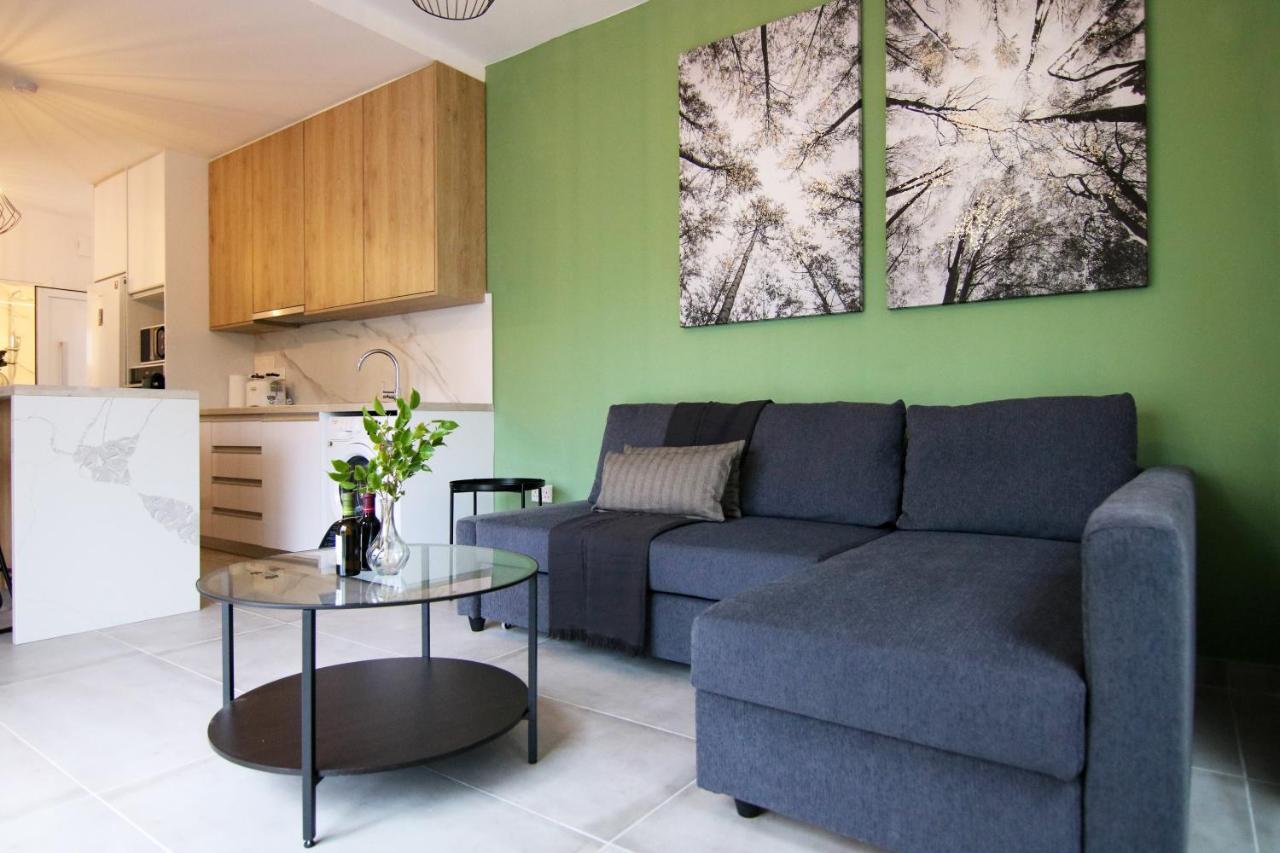 Phaedrus Living: Seaside Modern Flat Limnaria 123