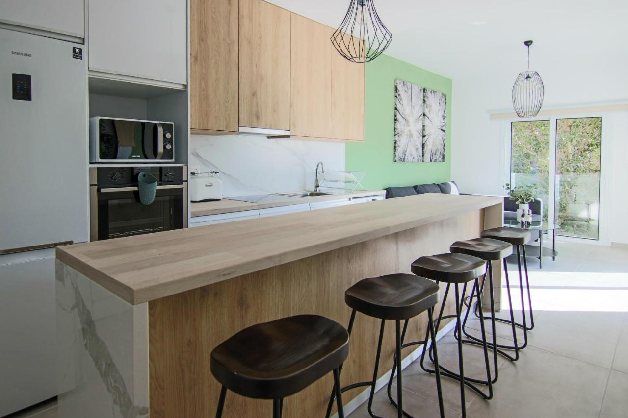 Apartment Phaedrus Living: Seaside Modern Flat Limnaria 123
