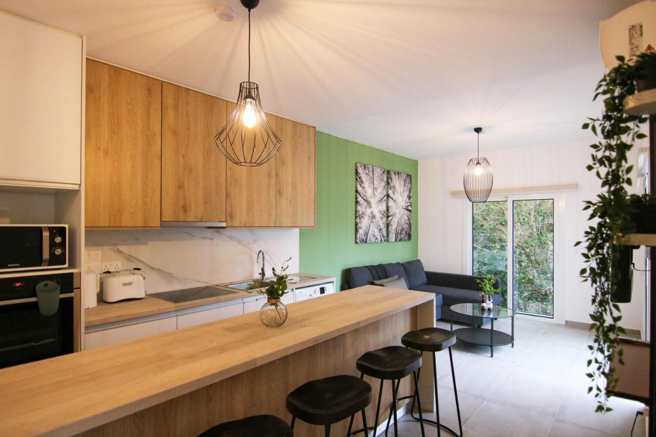 Phaedrus Living: Seaside Modern Flat Limnaria 123 *